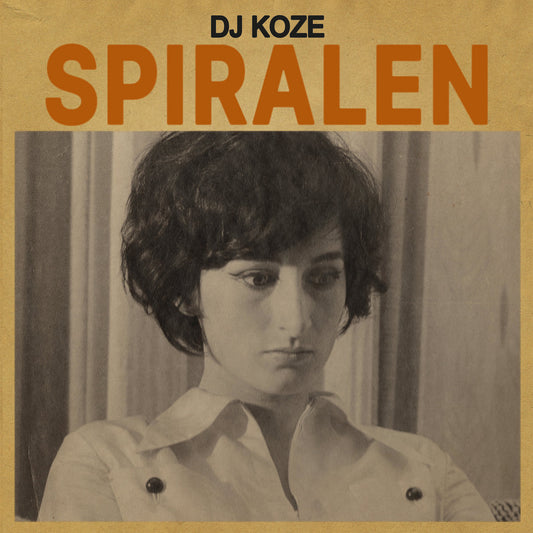 Portada del vinilo DJ Koze – Spiralen 12" de Pampa Records, con retrato en tonos sepia y gran título naranja sobre fondo beige.