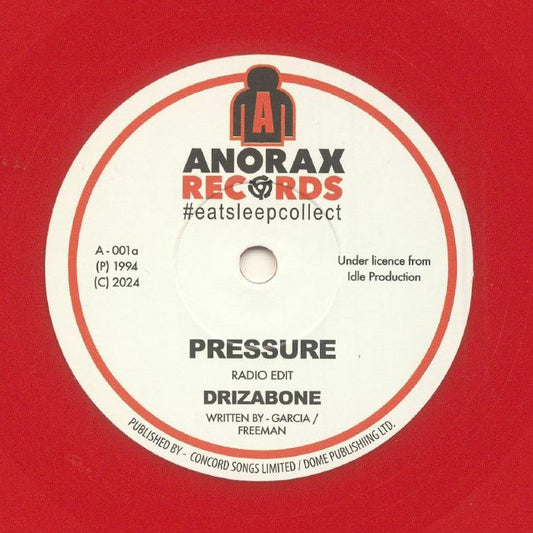 Etiqueta central del lado A del vinilo rojo Drizabone – Pressure editado por Anorax; muestra la pista “Pressure (Radio Edit)” con créditos a Garcia y Freeman, catálogo A-001a y diseño limpio de reedición 7" sencillo.