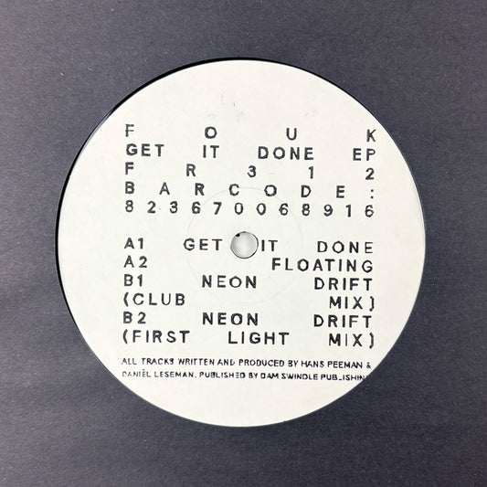 Portada del vinilo Fouk – Get It Done EP con etiqueta central blanca, pistas A1–B2, créditos y catálogo de Freerange Records visibles.