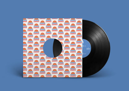 Vinilo 12" F.lli Paradiso – La Danza Della Giungla / Quella è Una Bambola asomando de funda La Sirenetta sobre fondo azul.