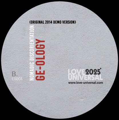 Etiqueta central del vinilo lado B de GE-OLOGY Feat. Kaidi Tatham – Nomadic Discorientation, demo original 2014, logo Love Universal y diseño tipográfico sobrio.