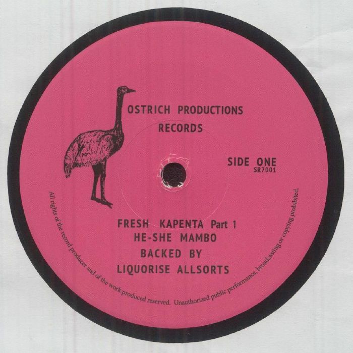 Lado A del vinilo 7", reedición: etiqueta rosa con avestruz, Fresh Kapenta Part 1. He-She Mambo Backed By Liquorise Allsorts – Fresh Kapenta, Strawberry Rain.