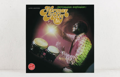 Funda del vinilo Herman Kelly & Life – Percussion Explosion!, vista de frente sobre una superficie blanca.