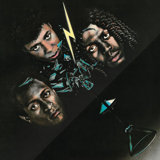 Contraportada del vinilo Imagination – Night Dubbing, con tres retratos, vidrio roto y un rayo sobre fondo negro.