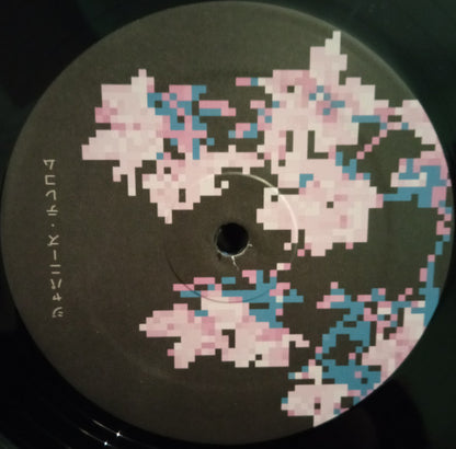 Etiqueta decorativa del vinilo Japanese Telecom – Virtual Geisha con arte floral pixelado y caracteres japoneses en vertical.