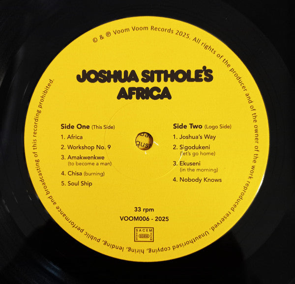 Lado A vinilo Joshua Sithole – Joshua Sithole's Africa LP reedición Voom Voom Records, etiqueta amarilla con tracklist y 33 rpm.