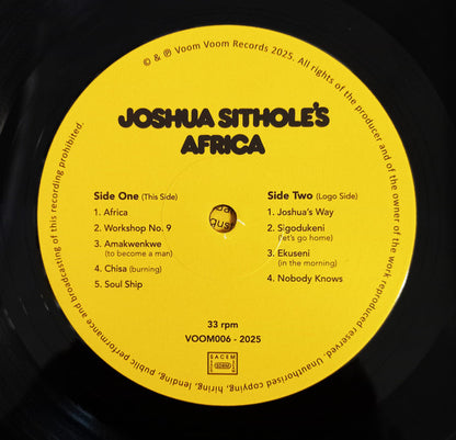 Lado A vinilo Joshua Sithole – Joshua Sithole's Africa LP reedición Voom Voom Records, etiqueta amarilla con tracklist y 33 rpm.