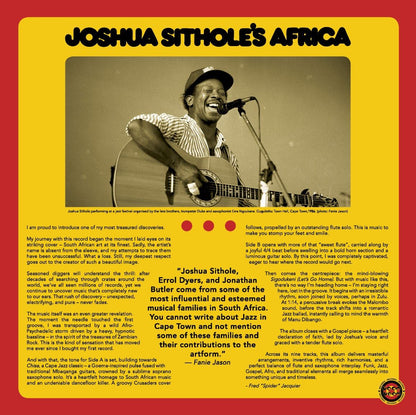 Insert interior vinilo Joshua Sithole – Joshua Sithole's Africa LP reedición Voom Voom Records, texto, foto tocando guitarra.