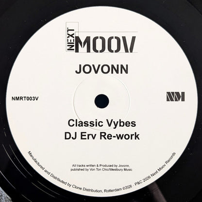 Lado A del vinilo 10" Jovonn – Classic Vybes (DJ Erv Re-work), etiqueta blanca de Next Moov Records con catálogo NMRT003V y crédito de producción visible.