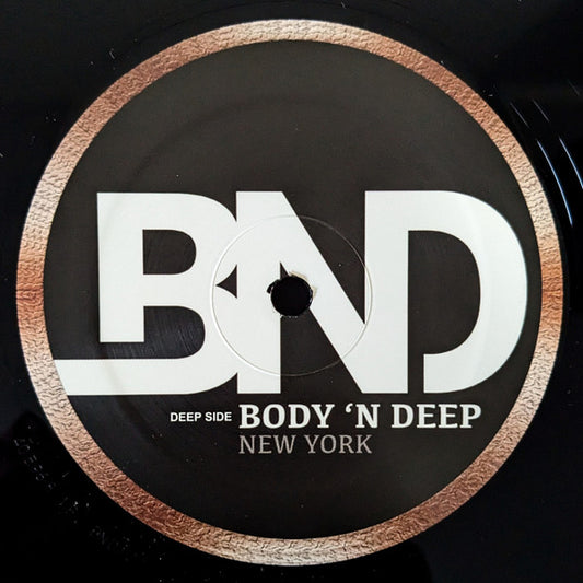 Portada trasera del vinilo de 12 pulgadas Jovonn – I Am Music lanzado por Body 'N Deep. Se observa el lado “Deep Side” con el diseño del sello y la indicación del lado del disco.