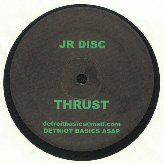Portada trasera del vinilo JR Disc – Thrust publicado por Detroit Basics en formato 12". Presenta el título de la canción del lado B, "Thrust", junto con información de contacto del sello. Texto impreso: "JR Disc", "detroitbasics@mail.com", "Detroit Basics ASAP".