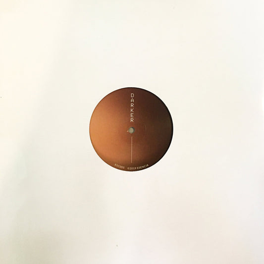 Contraportada del vinilo 12" K15 – Brighter / Darker del sello Esencia, lado b con la pista Darker, y arte marrón metálico y créditos visibles.