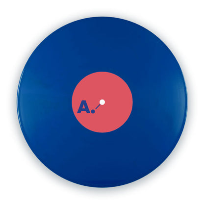Vista superior del vinilo azul Karizma – Tech This Out Pt. 1 de 12 pulgadas, destacando el diseño gráfico limpio y colorido de la etiqueta central del lado A.