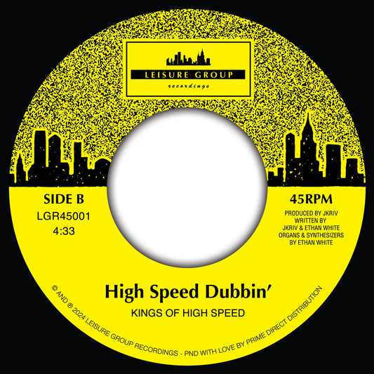 Etiqueta central lado B en vinilo Kings Of High Speed – False Start Dub b/w High Speed Dubbin' de Leisure Group Recordings, muestra pista High Speed Dubbin' con duración 4:33, créditos a JKriv y Ethan White, catálogo LGR45001 y diseño amarillo con silueta urbana.