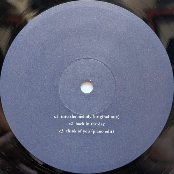 Etiqueta lado C del vinilo Kuniyuki Takahashi – We Are Together en Mule Musiq, con Into the Melody, Back in the Day y Think of You.