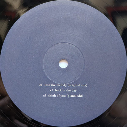 Etiqueta lado C del vinilo Kuniyuki Takahashi – We Are Together en Mule Musiq, con Into the Melody, Back in the Day y Think of You.