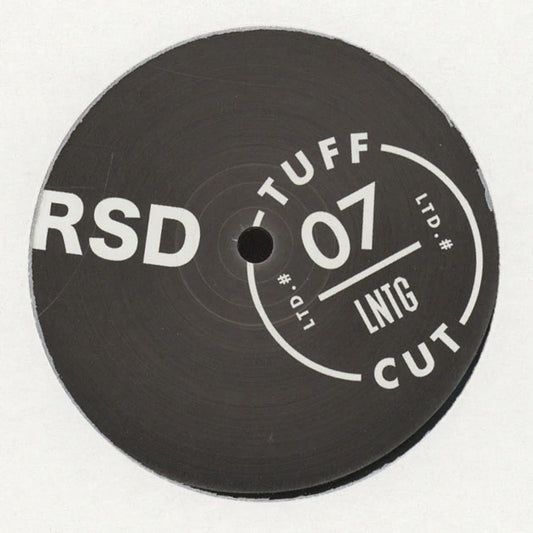 Etiqueta central del vinilo Late Nite Tuff Guy – Tuff Cut 07 12" en sello Tuff Cut, con diseño minimalista y catálogo destacado.