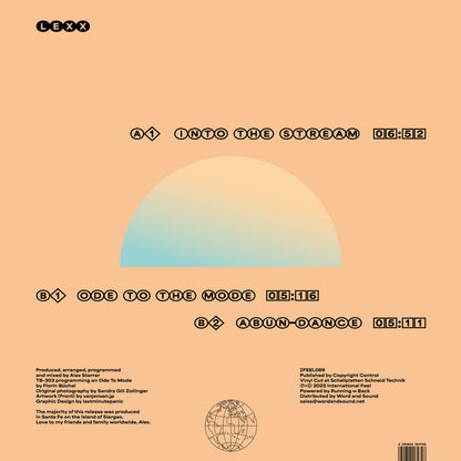Contraportada del vinilo Lexx – Into The Stream (12", EP) con lista de pistas, créditos de producción y diseño gráfico minimalista sobre fondo durazno del sello International Feel Recordings.