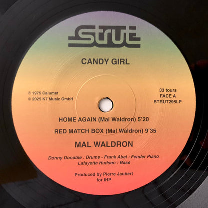 Etiqueta central lado A del vinilo Mal Waldron – Candy Girl por Strut, con tonos degradados, créditos a Donny Donable, Frank Abel y Lafayette Hudson, y catálogo STRUT295LP.