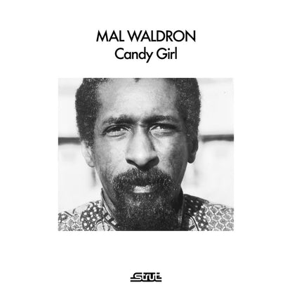 Retrato en blanco y negro de Mal Waldron en la portada del vinilo Mal Waldron – Candy Girl editado por Strut, reedición LP con diseño minimalista y aire clásico.