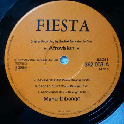 Lado B del vinilo Manu Dibango – Afrovision, LP Fiesta, etiqueta central naranja con listado de temas, créditos y duración total por pista.