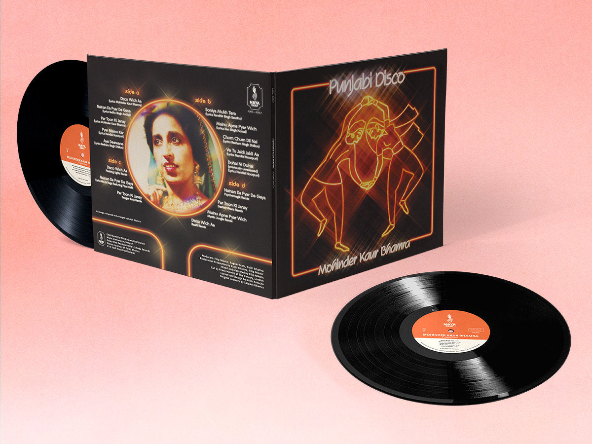 Vinilo Mohinder Kaur Bhamra – Punjabi Disco abierto tipo gatefold con portada a la derecha y contraportada con créditos a la izquierda.