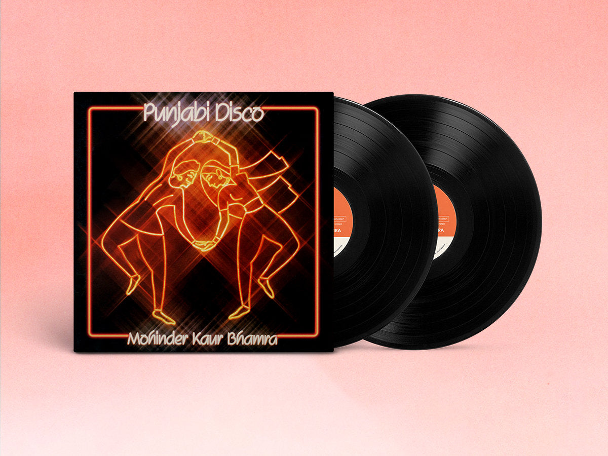 Vinilo Mohinder Kaur Bhamra – Punjabi Disco mostrando funda con portada neon y dos LP negros parcialmente fuera.