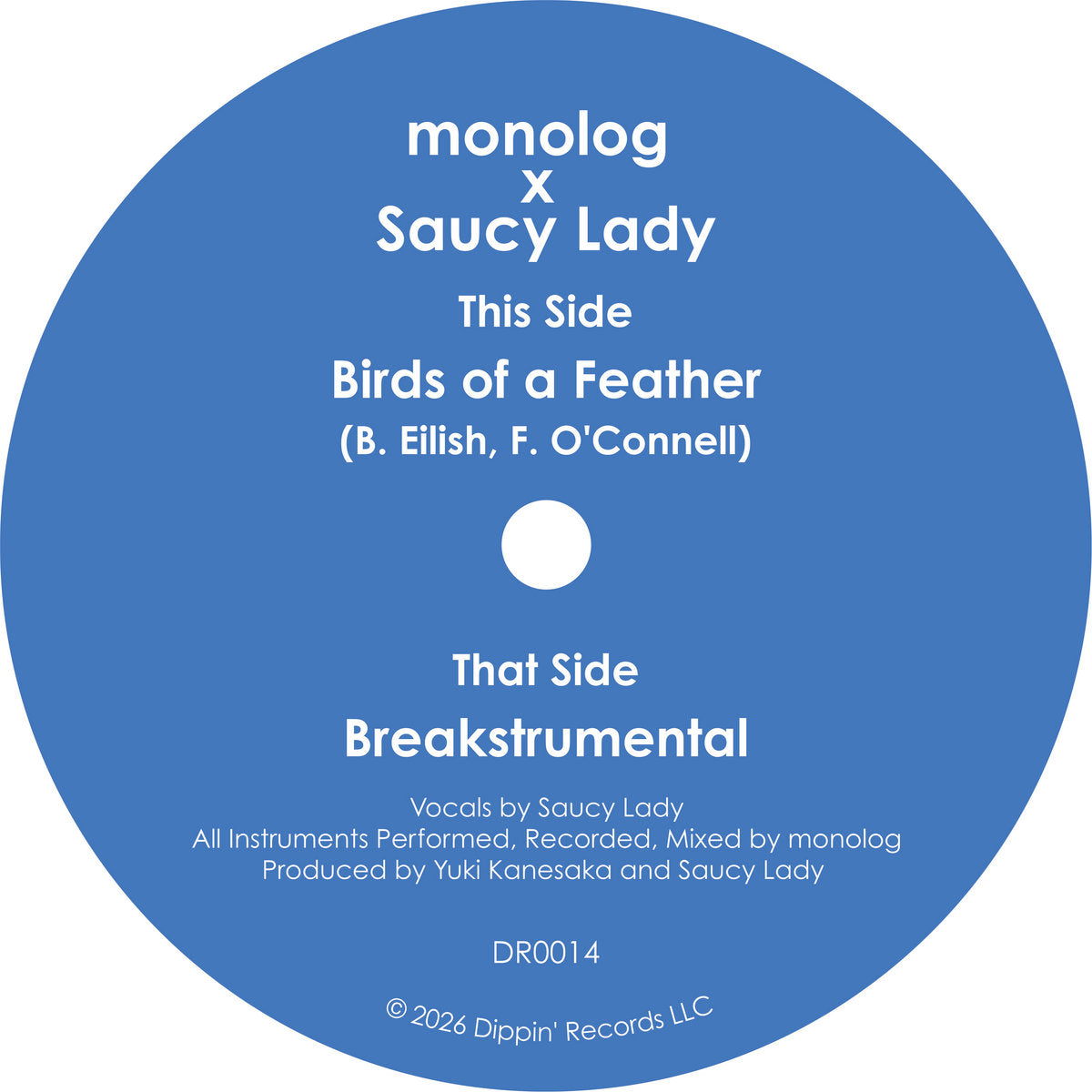 Etiqueta central del vinilo 7" monolog x Saucy Lady – Birds Of A Feather con etiqueta azul, pistas Birds of a Feather y Breakstrumental, créditos y catálogo DR0014.
