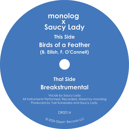 Etiqueta central del vinilo 7" monolog x Saucy Lady – Birds Of A Feather con etiqueta azul, pistas Birds of a Feather y Breakstrumental, créditos y catálogo DR0014.