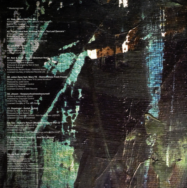 Arte interior con fondo pintado y listado de pistas A y B con créditos visibles en el inserto del vinilo Moodymann – DJ-Kicks triple LP.