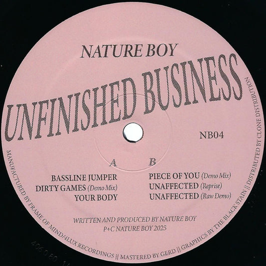 Portada delantera del vinilo 12" EP Nature Boy – Unfinished Business, publicado por el sello Nature Boy. Texto impreso: lado A y B, títulos de las canciones, créditos de producción y distribución.