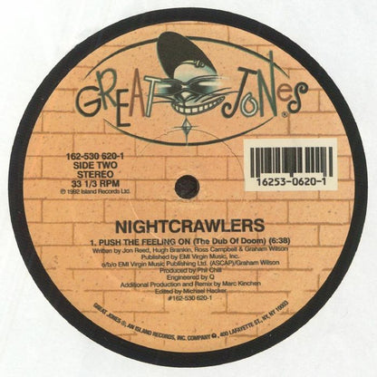 Etiqueta central lado B del vinilo Nightcrawlers – Push The Feeling On, reimpresión 12" Great Jones, con The Dub Of Doom (6:38), créditos y catálogo visibles.