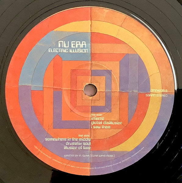 Etiqueta central lado B del vinilo Nu Era – Electric Illusion con créditos, catálogo Omniverse y títulos de pistas.