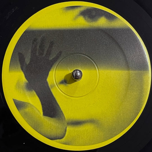 Lado B de vinilo Patrik Sjeren – EP 12" en Fit Sound, etiqueta amarilla con silueta abstracta y diseño minimalista.
