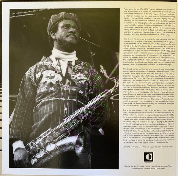 Insert interior del vinilo Pharoah Sanders – Live In Paris (1975) (Lost ORTF Recordings), con retrato y notas.