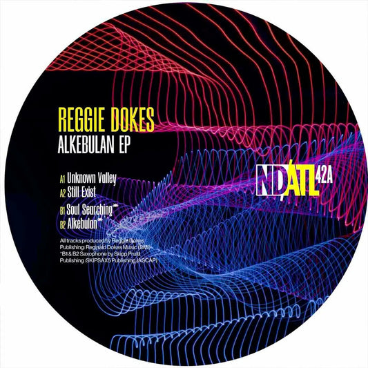 Etiqueta central de vinilo 12" EP Reggie Dokes – Alkebulan EP, NDATL Muzik, listado de pistas y créditos sobre arte abstracto neón.