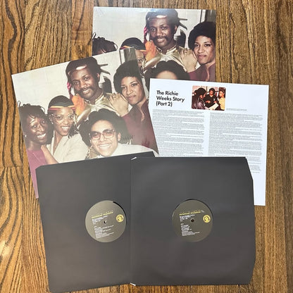 Vinilos Richie Weeks – The Love Magician Archives Boogie & Post Disco NYC 1980-1983 Vol. 3 con fundas negras e insert interior.