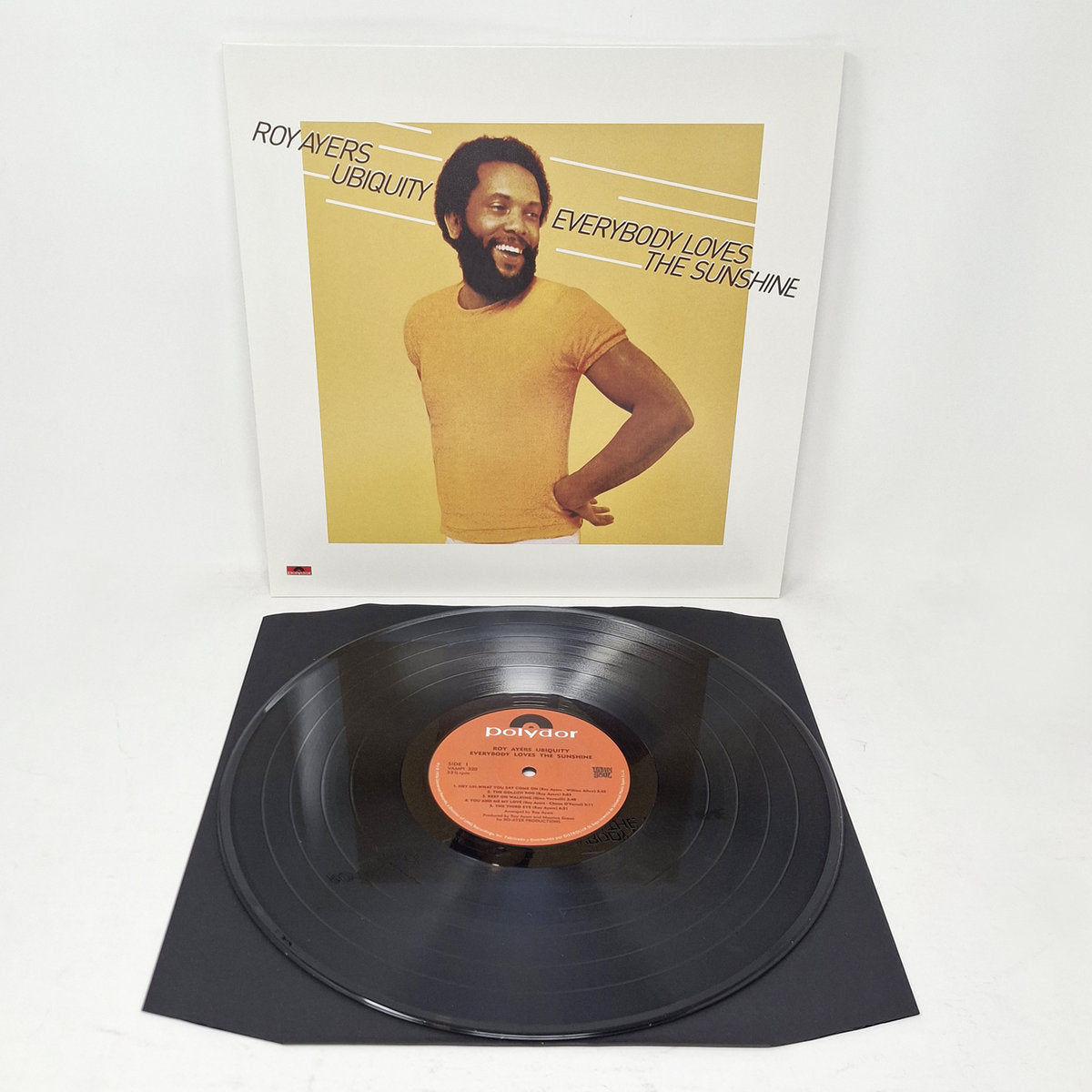 Vinilo Roy Ayers Ubiquity – Everybody Loves The Sunshine junto a portada LP Vampi Soul; etiqueta Polydor visible con pistas y duración.
