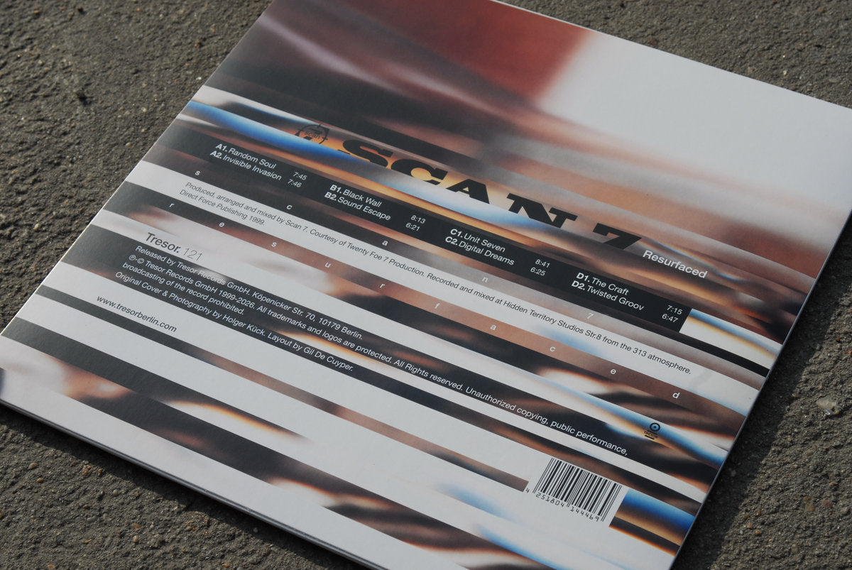 Contraportada de vinilo Scan 7 – Resurfaced en Tresor, listado de pistas, duraciones y créditos visibles.