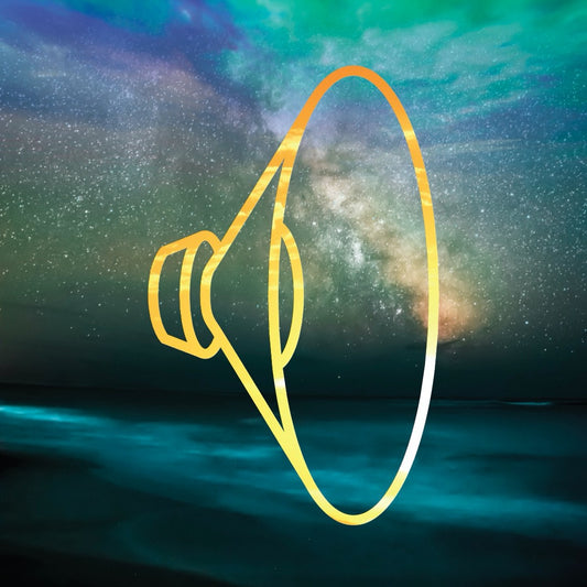 Contraportada del vinilo Anthony Nicholson Presents Scientific Map Feat. Rey Khan – Sunrise (Clairaudience, 12"), con fondo de cielo galáctico y un icono dorado de altavoz, evocando el poder del sonido y el alma del house profundo.