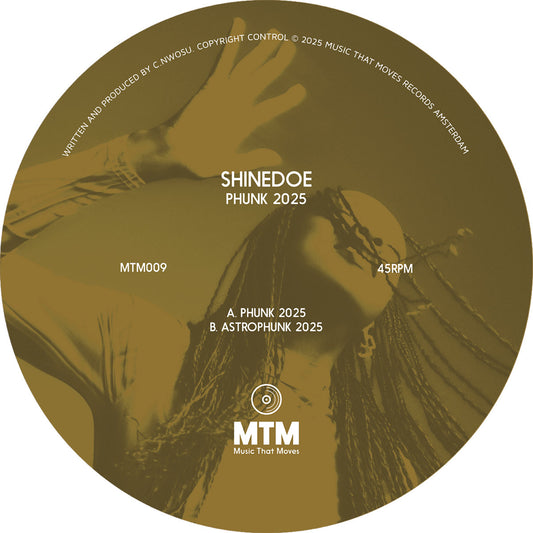 Etiqueta central del lado A del vinilo 12" Shinedoe – Phunk 2025 editado por Music That Moves, con diseño en tonos dorados, créditos a C. Nwosu, pistas "Phunk 2025" y "Astrophunk 2025", catálogo MTM009 y logo del sello.