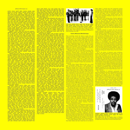 Insert interior del vinilo Teodros Makonnen – Teodros Makonnen With His Organ con notas y fotos de archivo.