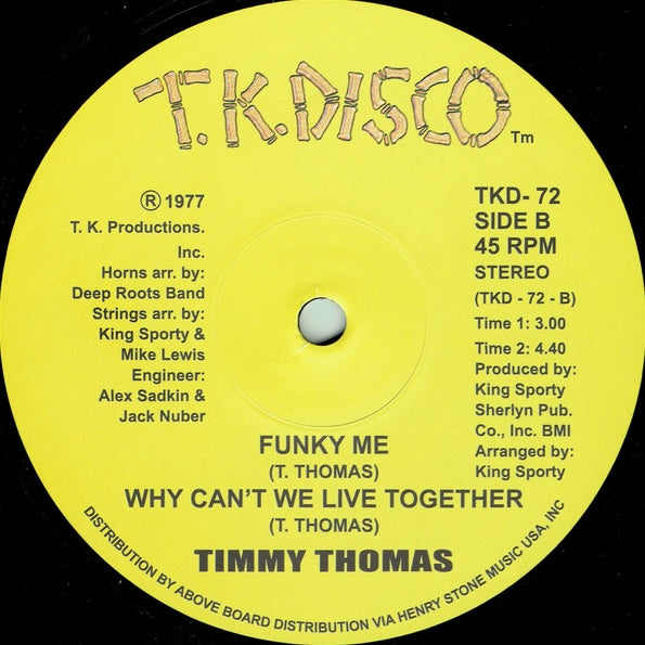 Etiqueta central amarilla del vinilo Timmy Thomas – Africano, lado B, sello T.K. Disco, reedición 12", incluye pistas Funky Me y Why Can't We Live Together con duración y créditos.