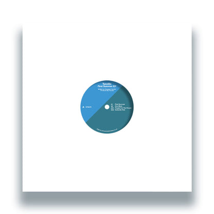 Portada del vinilo Tuccillo – First Summer EP en formato 12", mostrando la funda blanca con la etiqueta azul del lado A visible en el centro, en un estilo limpio y minimalista típico de ediciones de club.