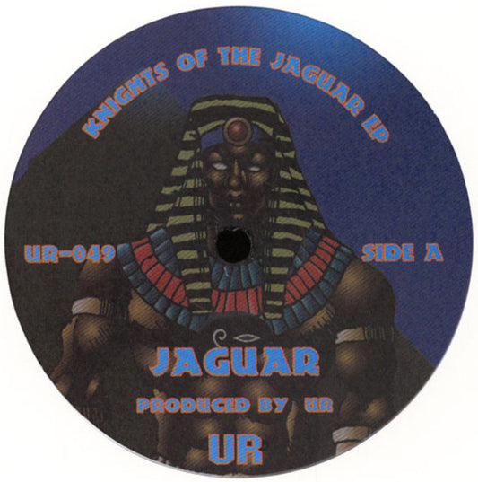 Etiqueta central del lado A del vinilo UR – Knights Of The Jaguar EP con arte egipcio, título Jaguar, créditos a UR y catálogo UR-049.