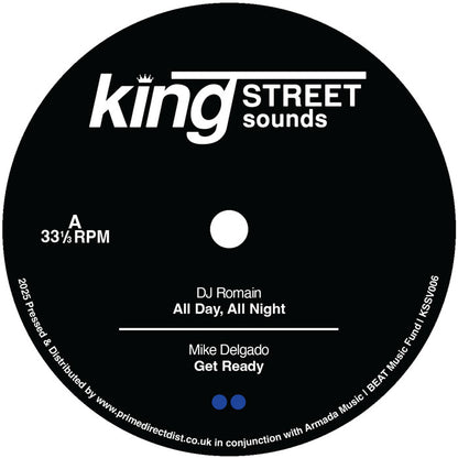 Etiqueta central del lado A del vinilo Varios Artistas – King Street Sounds Sampler Vol. 4, con logo de King Street Sounds y créditos de DJ Romain “All Day, All Night” y Mike Delgado “Get Ready” en diseño negro clásico 12”.