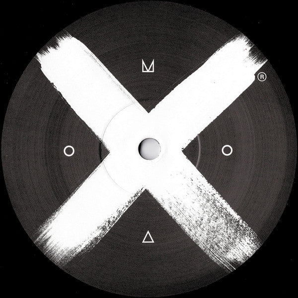 Etiqueta del vinilo Varios Artistas – Moxa Vol. 1 | Follow The X (Rebirth, 12", Sampler) con diseño artístico en negro y una gran X blanca texturizada en el centro, acompañada de símbolos minimalistas.
