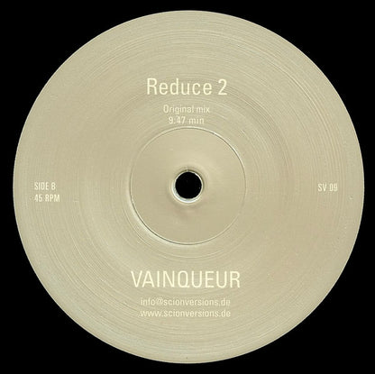 Lado B del vinilo Vainqueur – Reductions 1995-1997 mostrando Reduce 2 original mix 9:47, 45 RPM y referencia SV 09 en etiqueta clara.