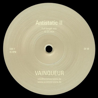 Lado F del vinilo Vainqueur – Reductions 1995-1997 con Antistatic II full length mix 12:21, 45 RPM y sello Scion Versions en compilación 3x12".