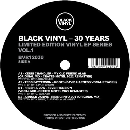 Lado A del vinilo Varios Artistas – Black Vinyl 30 Years, etiqueta central con catálogo BVR12030, listado de temas y créditos visibles.